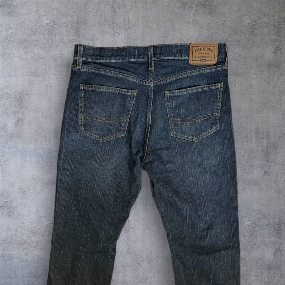 Wrangler Men's Relaxed Fit Denim Jeans - Picture 2 of 2